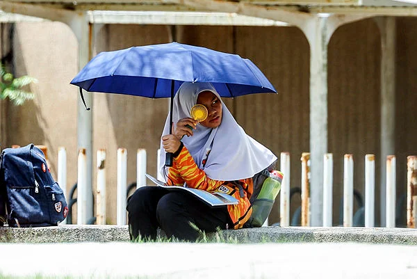 Schools_may_close_if_heatwave_hits_37_C_for_three_days Schools may close if heatwave hits 37°C for three days