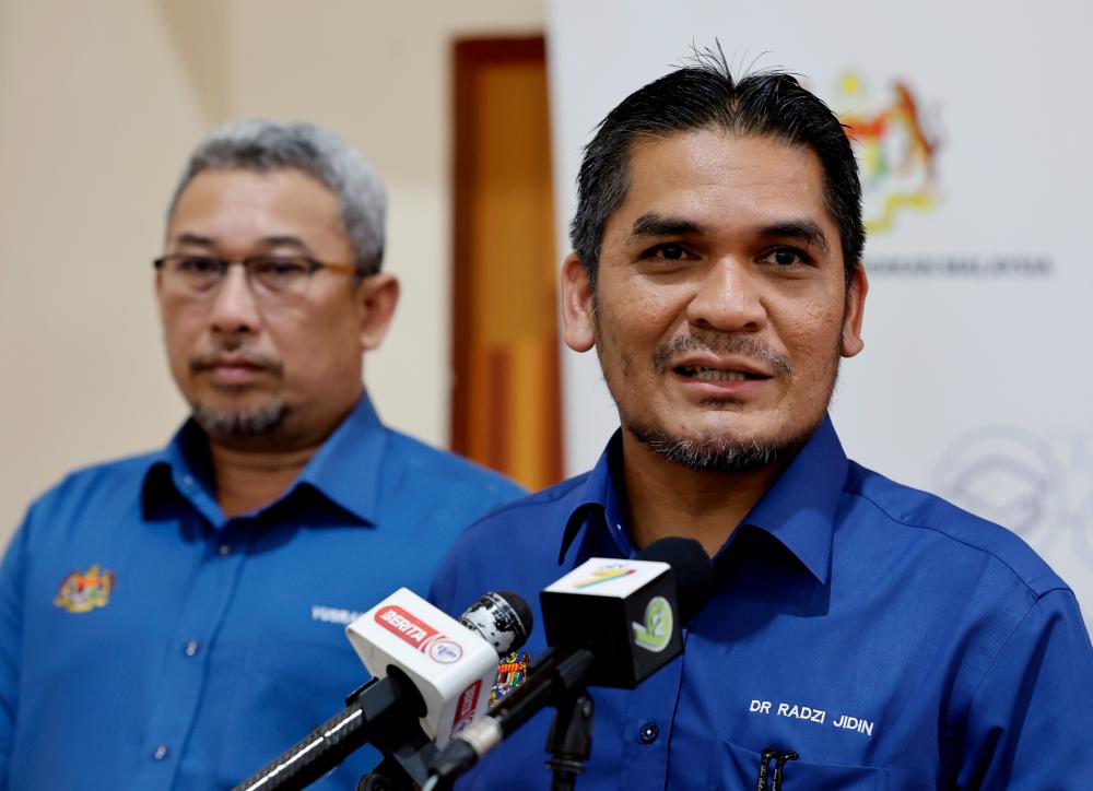 Sekolah diminta rujuk polis sebelum keluar notis mengenai kes culik: Radzi Sekolah diminta rujuk polis sebelum keluar notis mengenai kes culik: Radzi