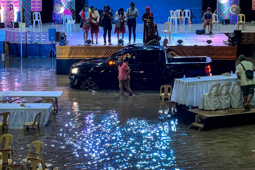 Sekurang-kurangnya 13 terkorban dalam banjir kilat di selatan Filipina Sekurang-kurangnya 13 terkorban dalam banjir kilat di selatan Filipina