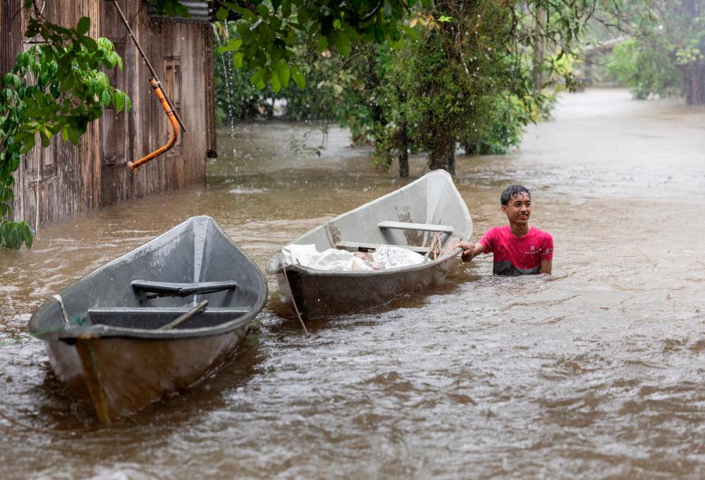 Selangor salur bantuan banjir RM1 juta buat Kelantan & Terengganu Selangor salur bantuan banjir RM1 juta buat Kelantan & Terengganu
