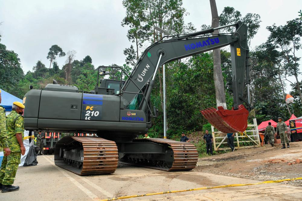 Seorang anggota APM cedera sewaktu operasi SAR tanah runtuh Batang Kali Seorang anggota APM cedera sewaktu operasi SAR tanah runtuh Batang Kali