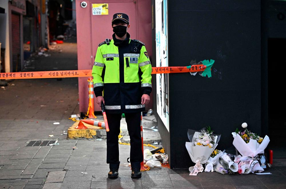 Seoul distress calls show four hours of mayhem, police inaction