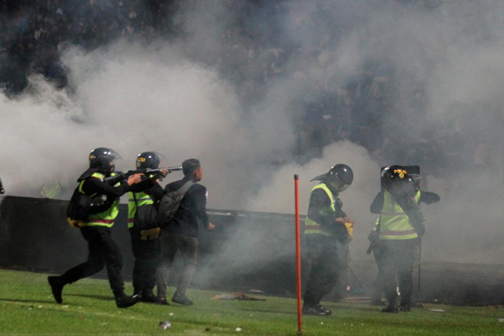 Seventeen children among the dead in Indonesian soccer stampede