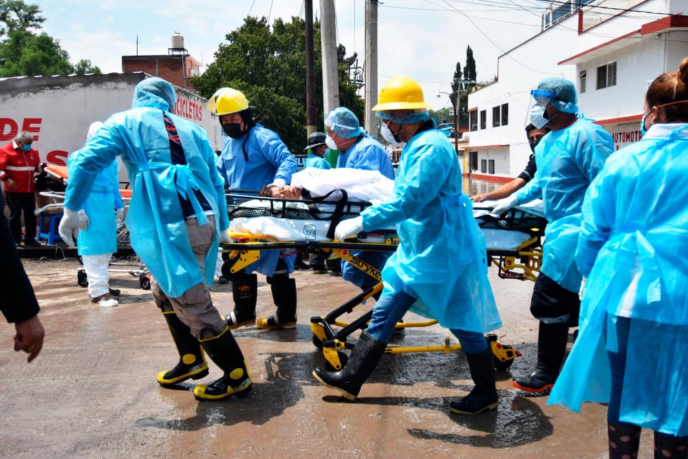 Seventeen people, most with Covid-19, die in flooding of Mexican hospital Seventeen people, most with Covid-19, die in flooding of Mexican hospital