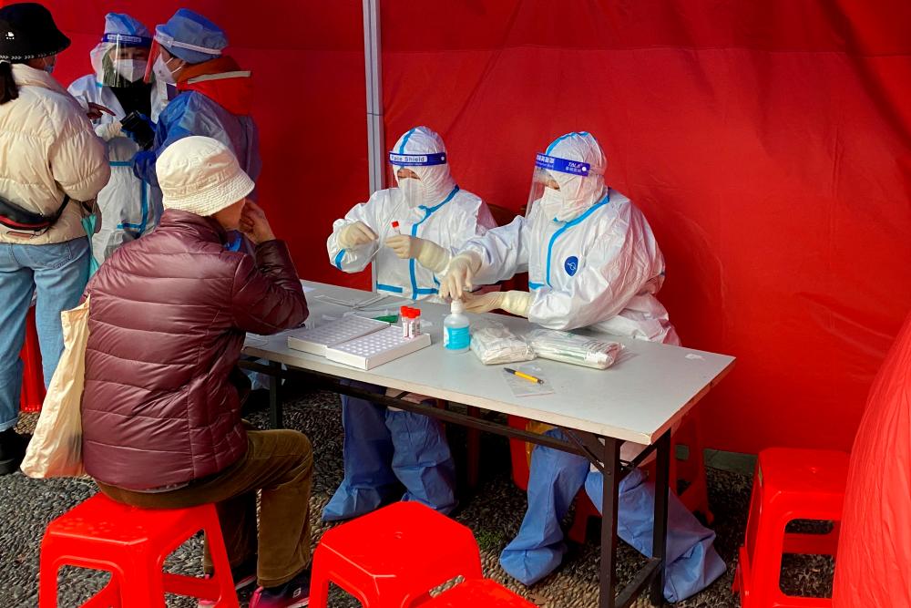 Shanghai’s Disney resort shut amid record daily local COVID infections Shanghai’s Disney resort shut amid record daily local COVID infections