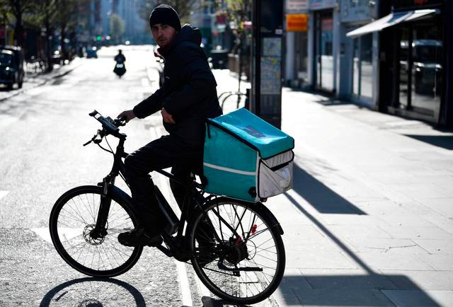Shares on the side â Deliveroo to offer £50 million of stock to customers Shares on the side â Deliveroo to offer £50 million of stock to customers