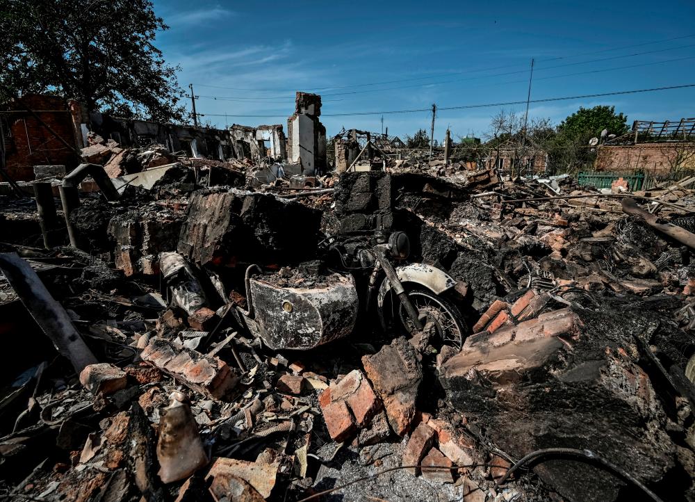 Shelling near Ukraine nuclear plant fuels disaster fears; Russia pounds Donbas