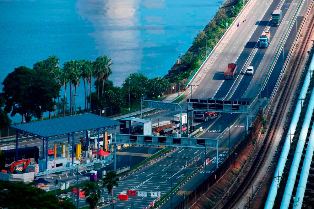 Singapore to resume cross-border bus and taxi services to M'sia from May 1 Singapore to resume cross-border bus and taxi services to M'sia from May 1