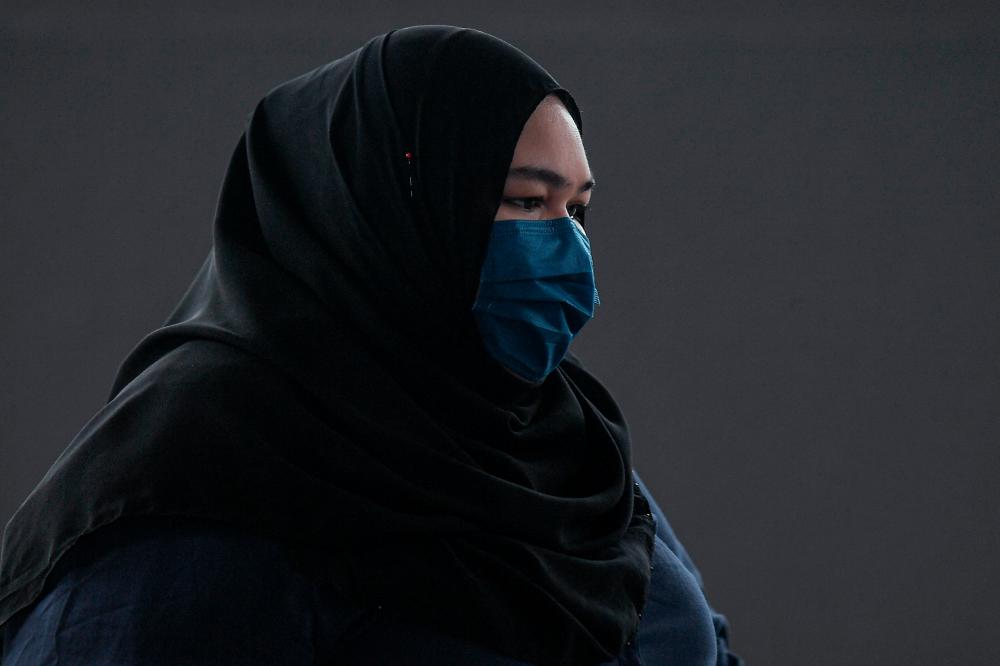 Siti Bainun enquired for best medicine to treat Bella’s hand