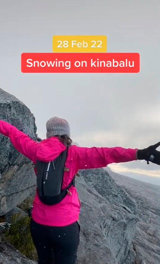 Snowfall at Mount Kinabalu amazes climbers Snowfall at Mount Kinabalu amazes climbers