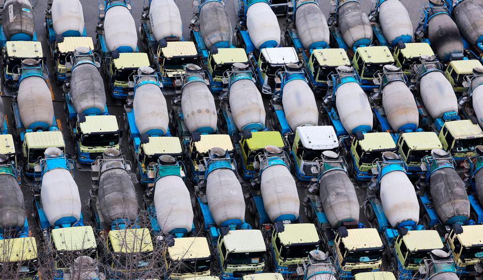 South Korea orders striking truckers in cement industry back to jobs South Korea orders striking truckers in cement industry back to jobs