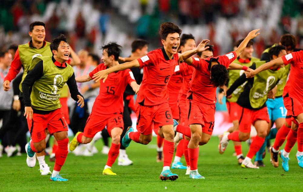 South Korea score injury-time winner to reach World Cup last 16 South Korea score injury-time winner to reach World Cup last 16