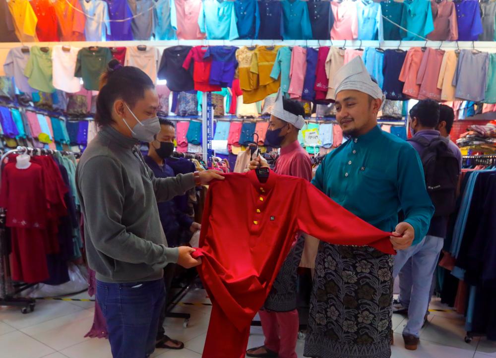 Special Aidilfitri assistance of RM700 for civil servants, RM350 for pensioners Special Aidilfitri assistance of RM700 for civil servants, RM350 for pensioners