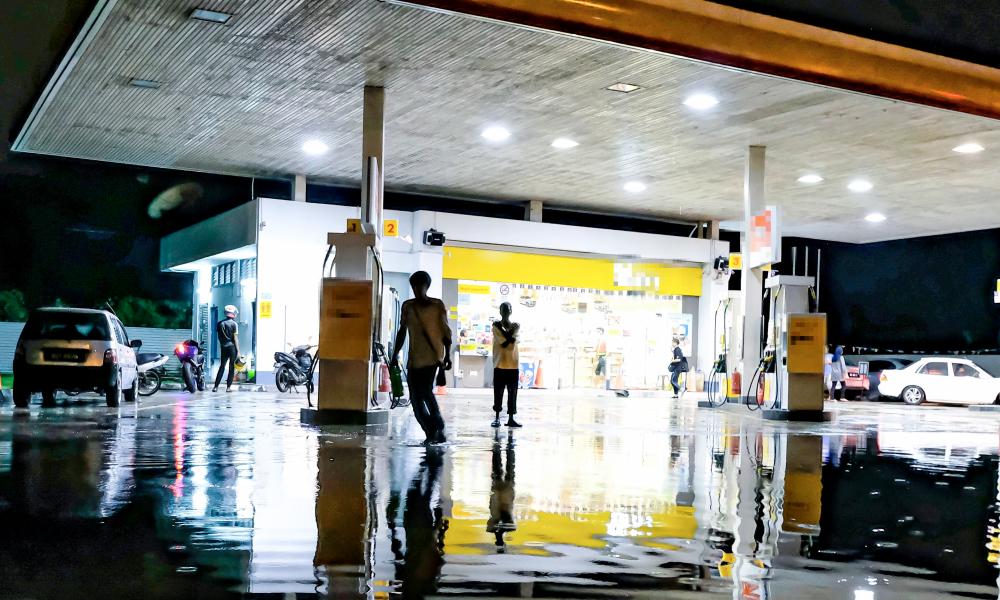 ‘Stesen minyak ambil masa lama untuk operasi sepenuhnya selepas banjir’