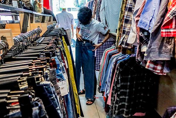 Street fashion attracts bundle lovers Street fashion attracts bundle lovers