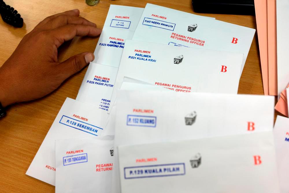 Sukarelawan M’sia di NZ bantu rakan senegara kirim undi pos Sukarelawan M’sia di NZ bantu rakan senegara kirim undi pos