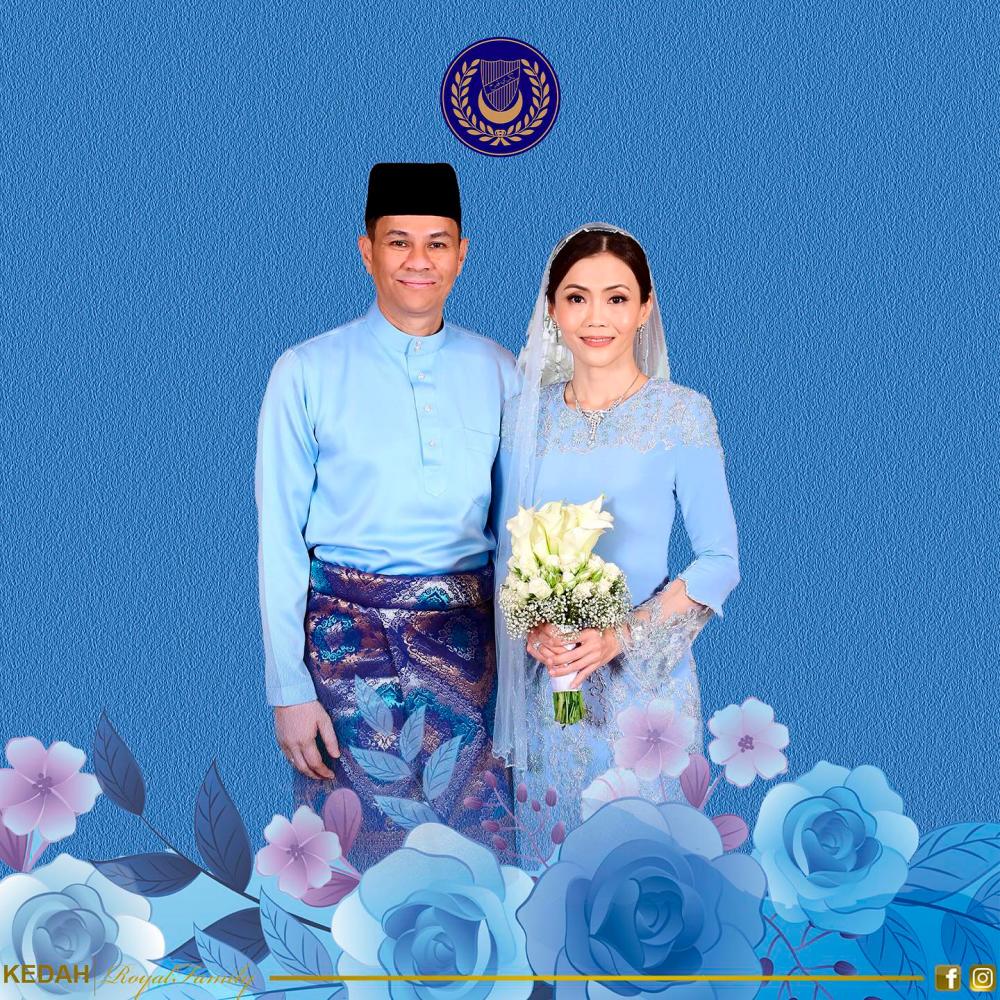 Sultan Kedah kurnia Pangkat Kemuliaan kepada Che Puan Nur Julie Sultan Kedah kurnia Pangkat Kemuliaan kepada Che Puan Nur Julie