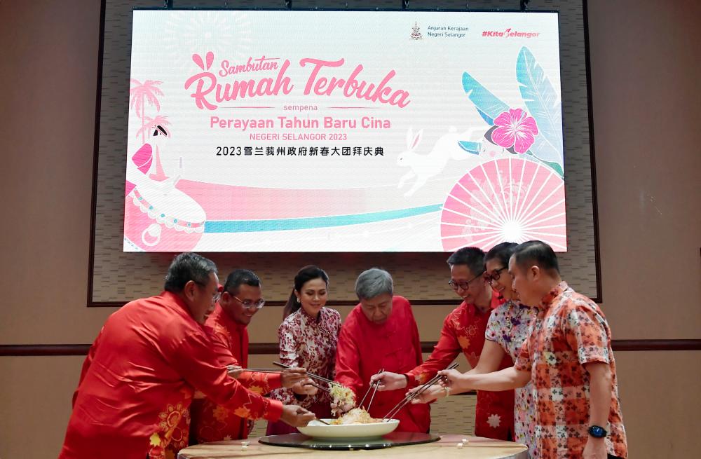 Sultan Selangor, Tengku Permaisuri berangkat ke Majlis Rumah Terbuka Tahun Baharu Cina