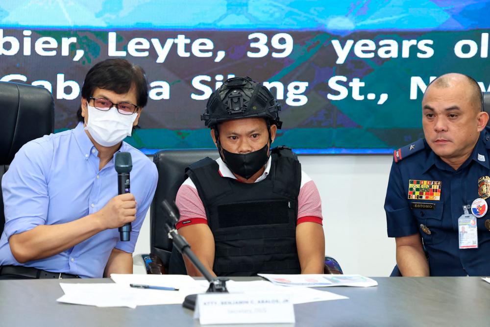 Suspect in murder of Philippine journalist surrenders Suspect in murder of Philippine journalist surrenders