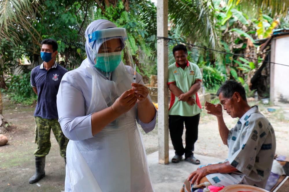Syed Saddiq only applied for house-to-house distribution of aid â Ayob Khan