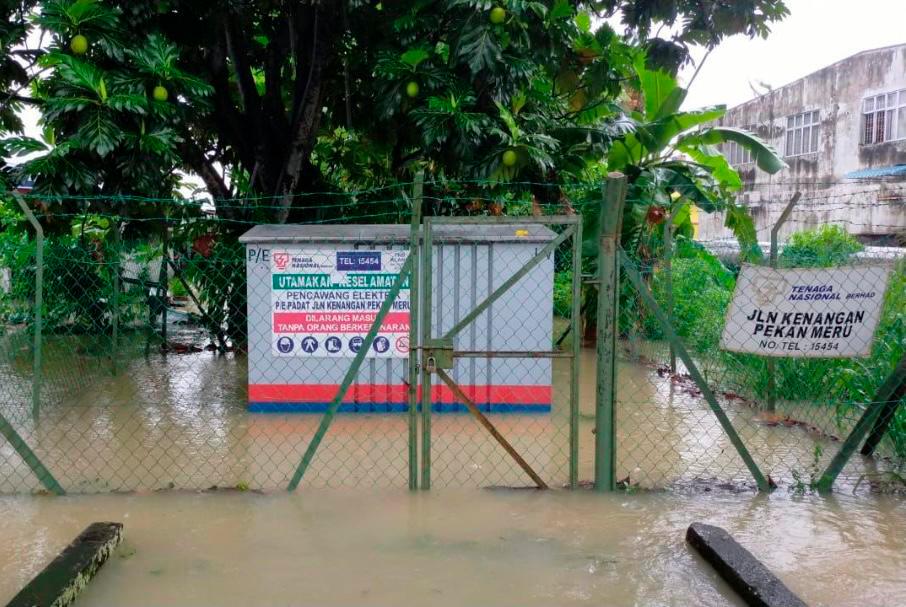 TNB shuts down 333 power substations in six states hit by floods TNB shuts down 333 power substations in six states hit by floods