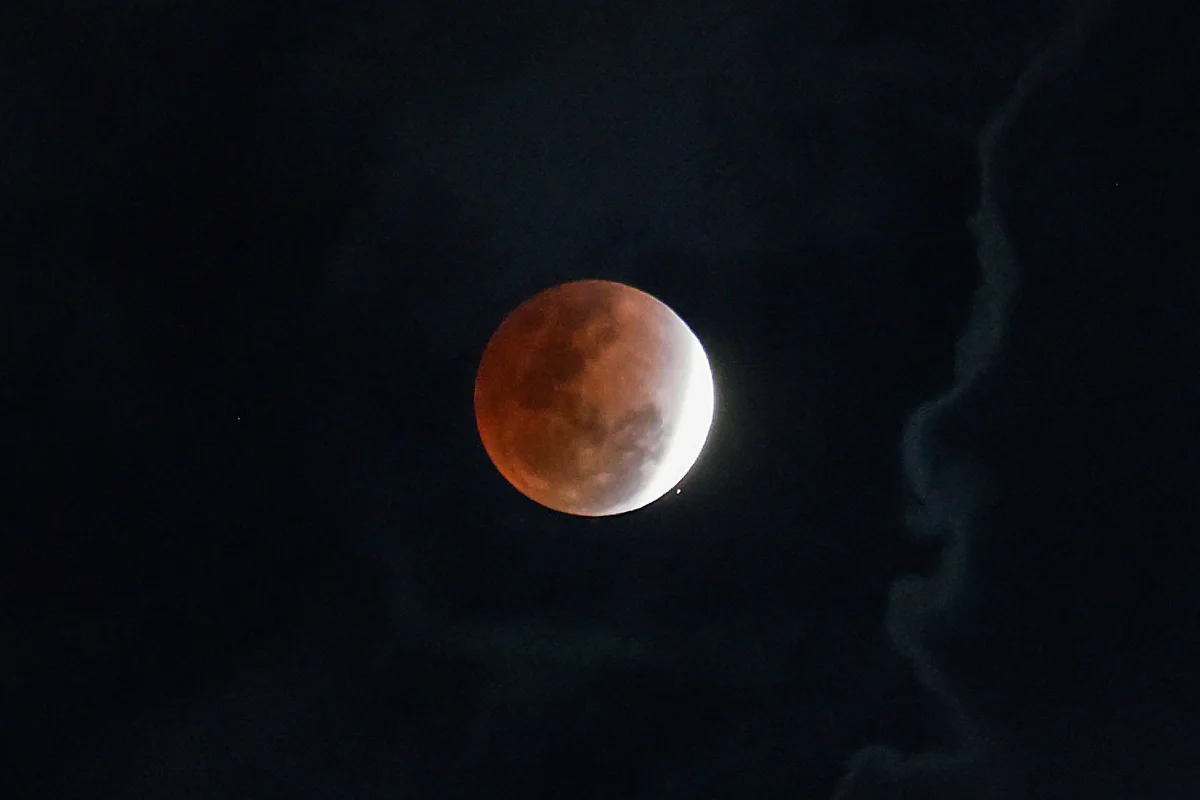 TR19_03032026_GERHANA_BULAN Rare 'red moon' lunar eclipse illuminates Ramadan sky
