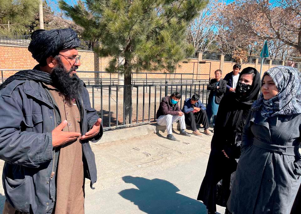 Taliban disaran tarik balik larangan wanita bekerja dengan agensi bantuan Taliban disaran tarik balik larangan wanita bekerja dengan agensi bantuan
