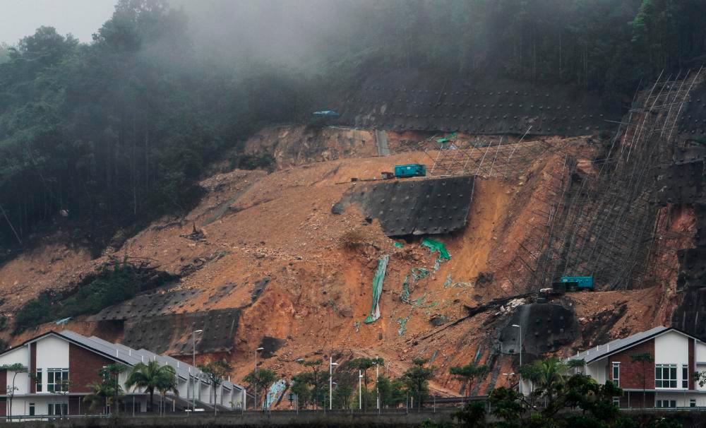 Tanah runtuh berisiko berlaku jika pertanian haram di tanah tinggi tidak dipantau