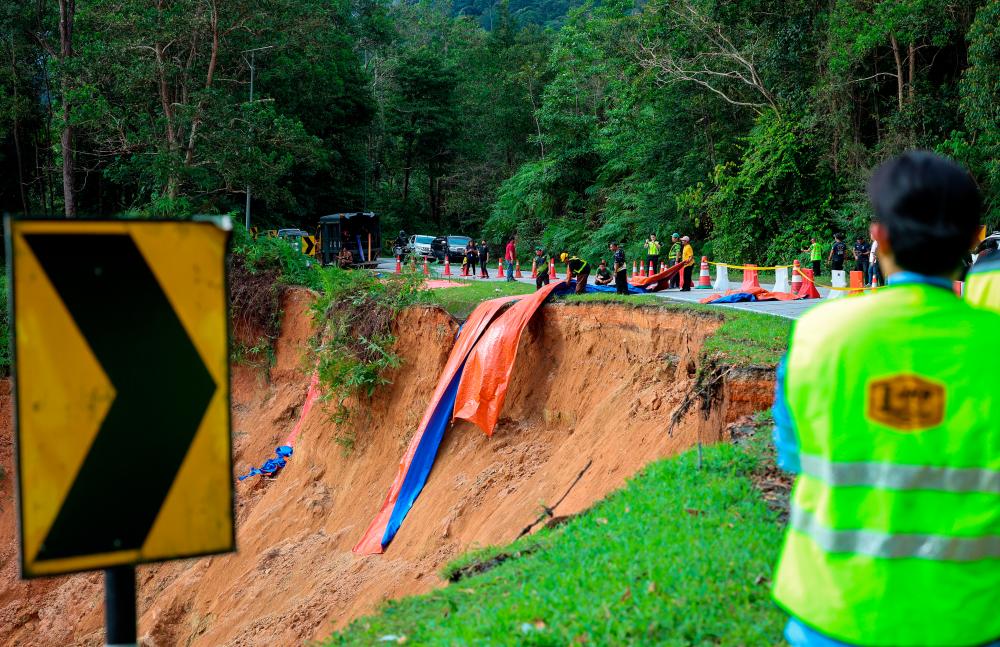 Tanah runtuh terburuk tahun ini di tapak perkhemahan di Batang Kali Tanah runtuh terburuk tahun ini di tapak perkhemahan di Batang Kali