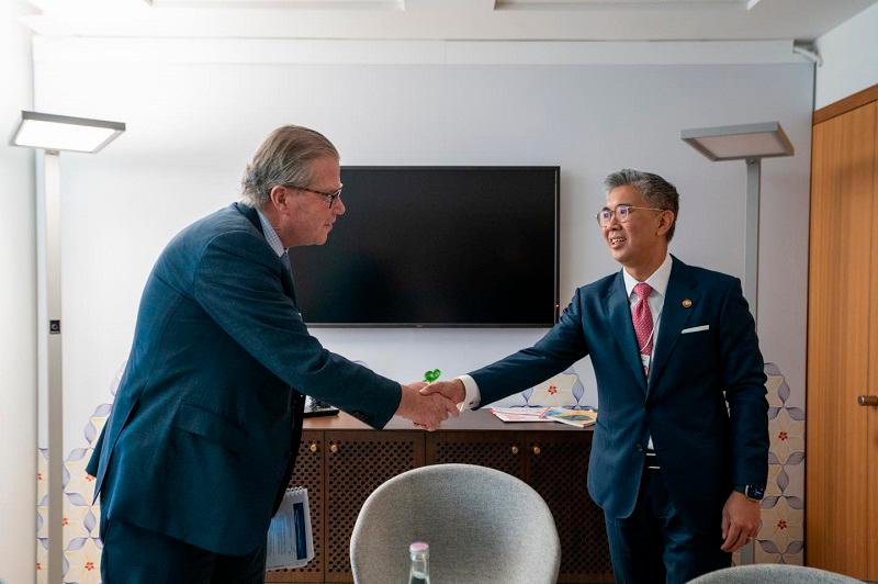 Tengku Zafrul meets AstraZeneca chairman to discuss potential expansion in Malaysia Tengku Zafrul meets AstraZeneca chairman to discuss potential expansion in Malaysia