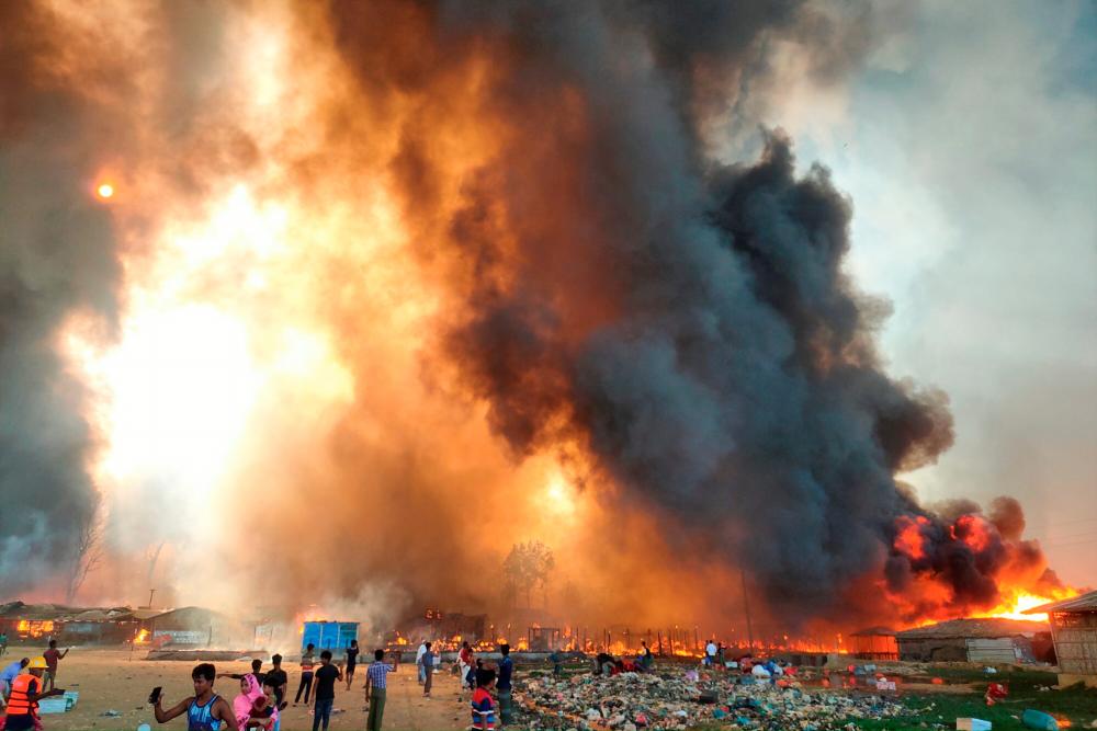 Tens of thousands flee huge blaze in Rohingya camp in Bangladesh Tens of thousands flee huge blaze in Rohingya camp in Bangladesh