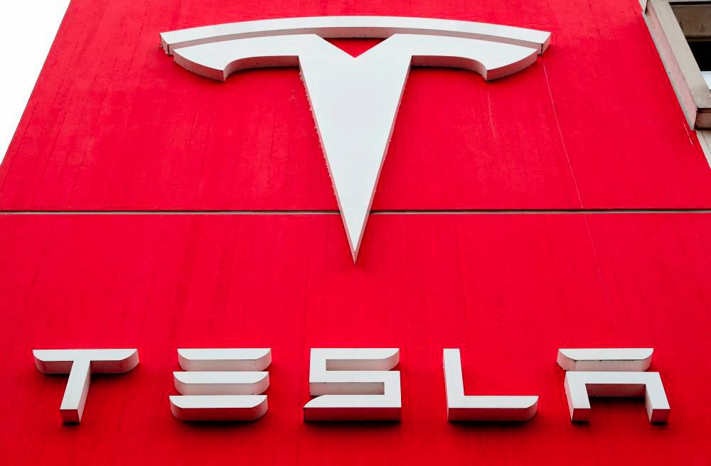 Tesla panggil balik lebih 400,000 kenderaan di China kerana isu lampu belakang Tesla panggil balik lebih 400,000 kenderaan di China kerana isu lampu belakang