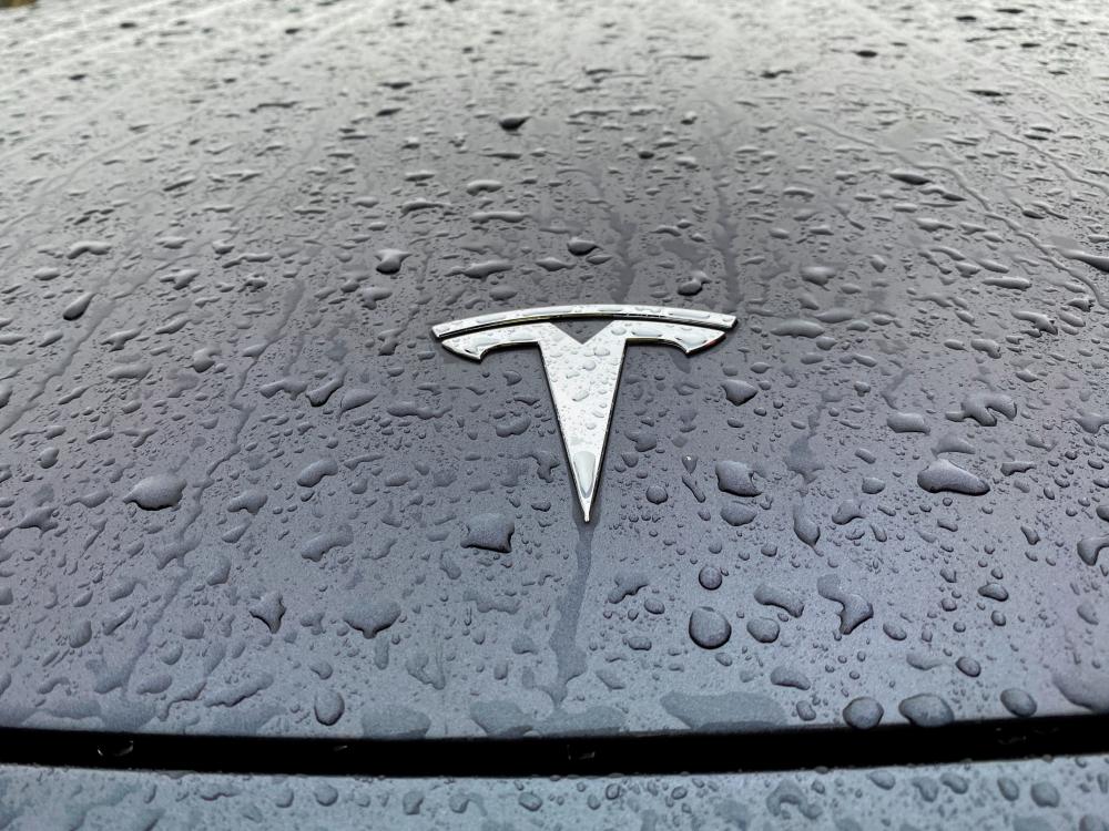 Tesla reports increase in production and deliveries in Q4