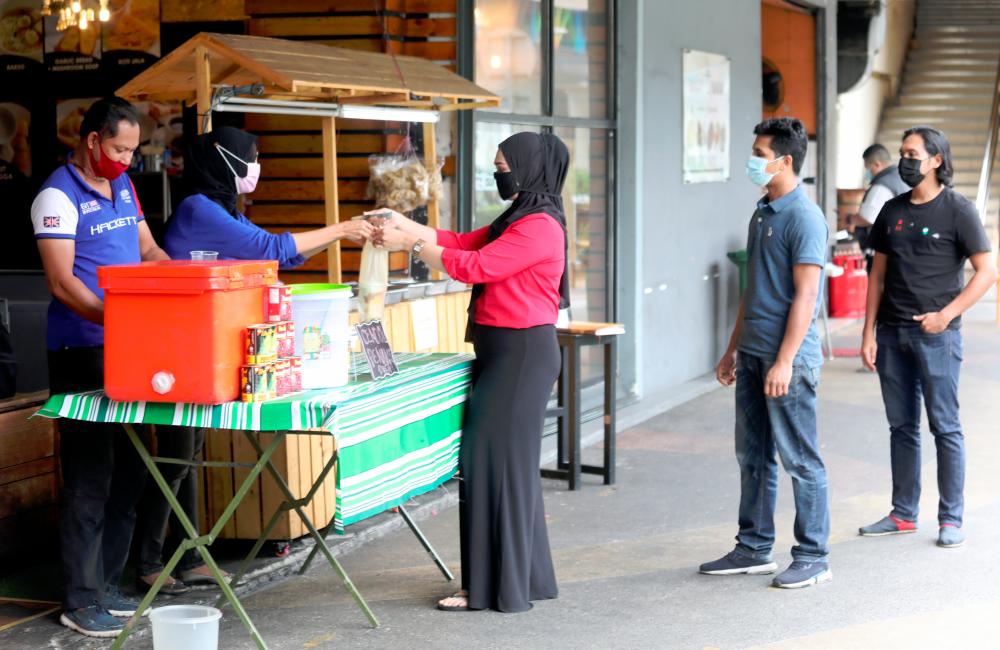 The multicultural âcolour of tasteâ through street food paintings