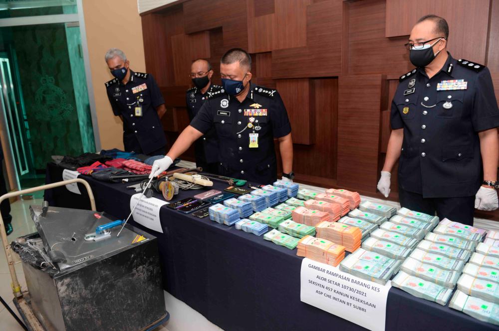 Three policemen among six detained over theft of safe from logistics company