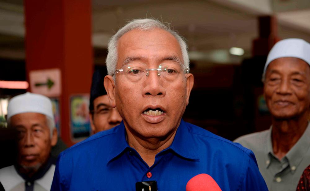 Tindakan pemimpin Umno tanding parti lain tidak patut berlaku: Mahdzir