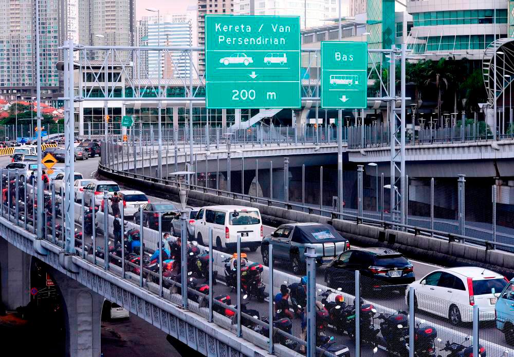 Traffic congestion expected on Johor causeway, Linkedua ahead of CNY celebration: Police