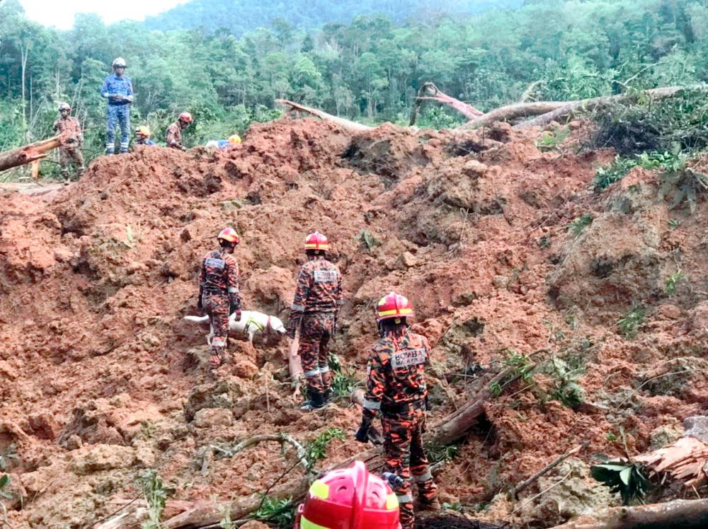 Tragedi tanah runtuh: Operasi SAR tinggalkan kesan mendalam kepada anggota penyelamat Tragedi tanah runtuh: Operasi SAR tinggalkan kesan mendalam kepada anggota penyelamat
