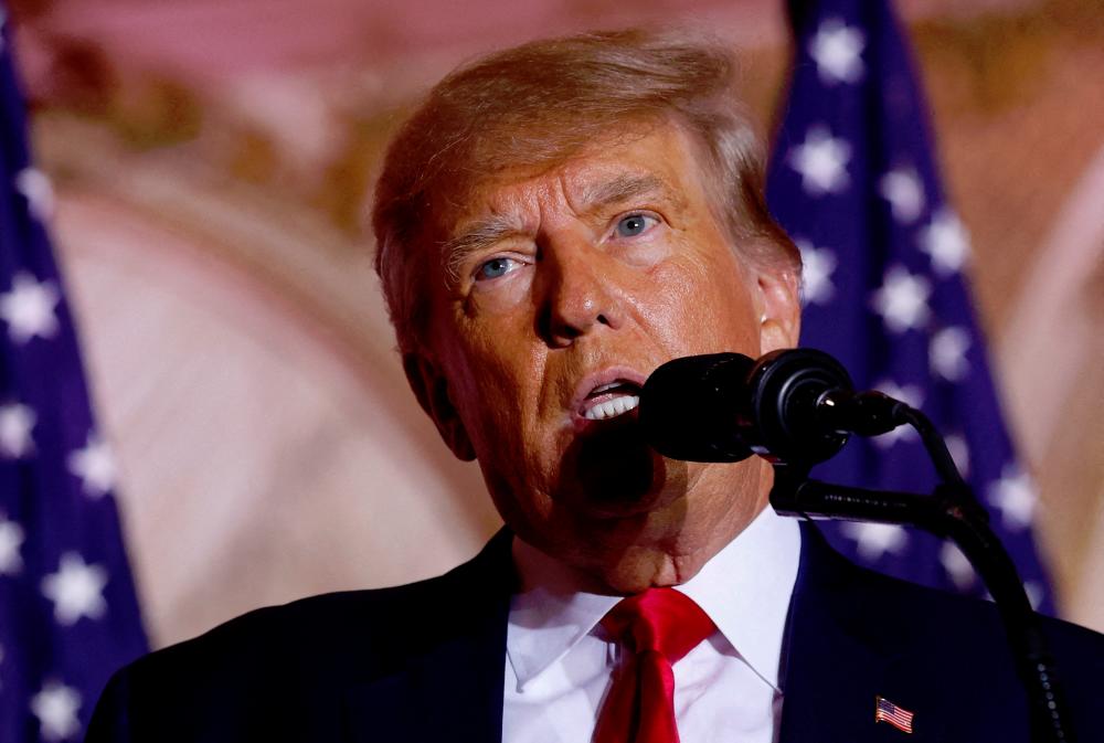 Trump seeks to shift his idling White House campaign back into gear