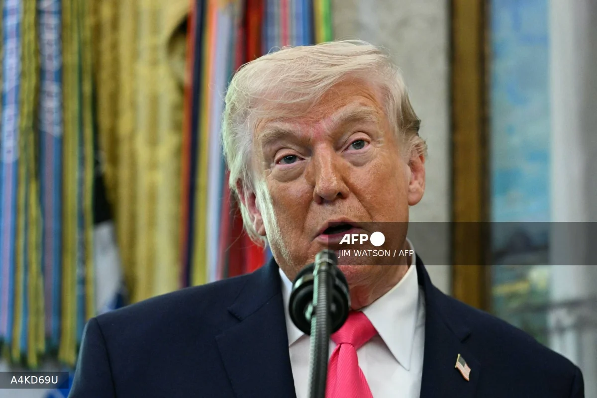 Trump_says_Iran_gave_US__gift__linked_to_Strait_of_Hormuz Trump says Iran gave US 'gift' linked to Strait of Hormuz