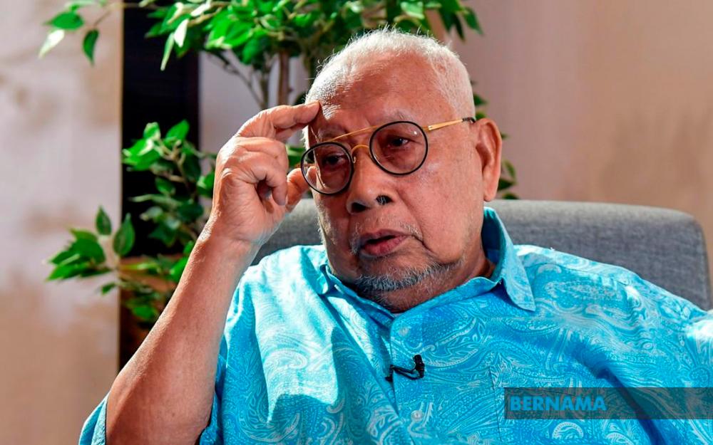 Tun Salleh Abas always firm, feared by delinquent civil servants Tun Salleh Abas always firm, feared by delinquent civil servants