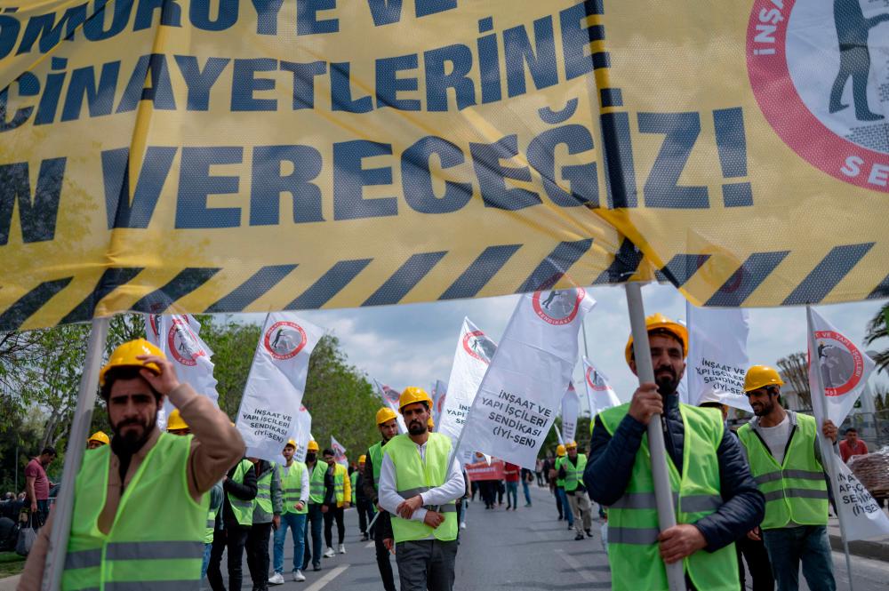Turkey police clash with protestors on May Day, detain dozens Turkey police clash with protestors on May Day, detain dozens