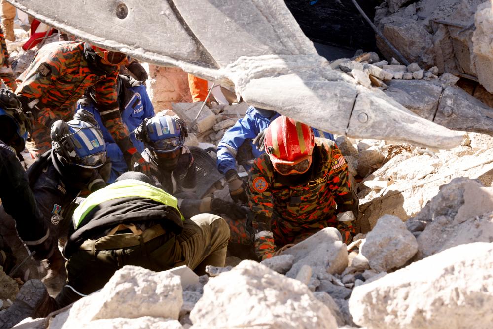 Turkiye earthquake: Cold conditions fail to chill spirit of M’sian SAR team in quake mission