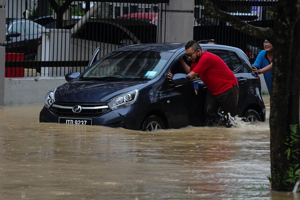Two temporary flood evacuation centres opened in Johor Two temporary flood evacuation centres opened in Johor