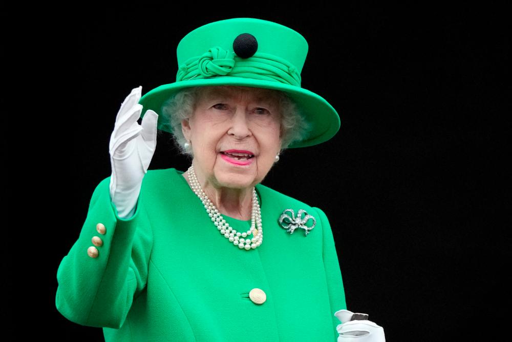 UK government sends Queen Elizabeth a music box to celebrate her jubilee UK government sends Queen Elizabeth a music box to celebrate her jubilee