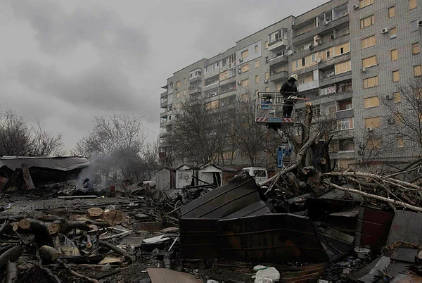 Russian drone kills 2 elderly Ukrainians being evacuated