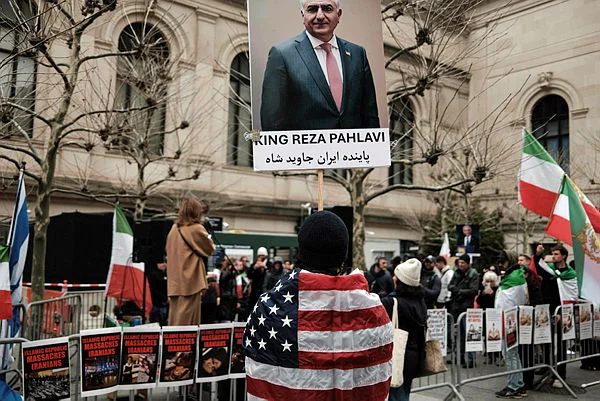 US-IRAN-ISRAEL-CONFLICT-DEMONSTRATION Son of Iran's ousted shah names Nobel winner to 'justice committee'