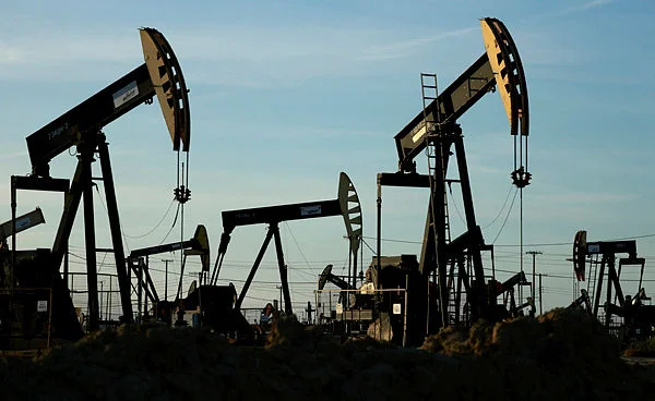 US-OIL-JUMPS-ABOVE-_100-PER-BARREL-AS-WAR-IN-IRAN-CONTINUES- Oil tops $100 as Iran attacks offset IEA stockpile release