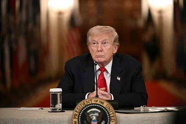 US-POLITICS-TRUMP (1) Trump says Iran 'will be hit very hard', threatens to expand targets