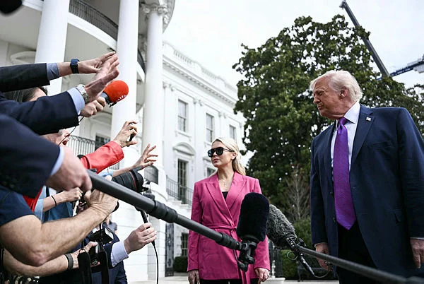US-POLITICS-TRUMP (2) Iran says war could destroy global economy, Trump vows to 'finish' job